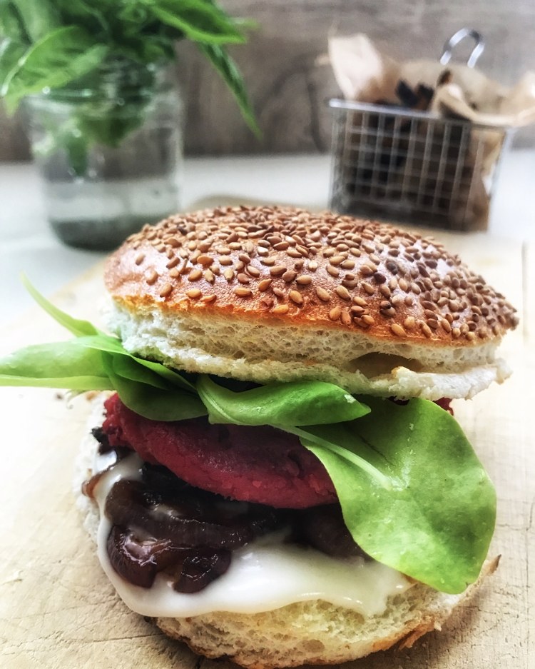 Burger di lenticchie e rapa rossa: una ricetta facile da preparare in casa!